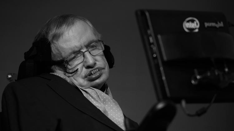 Na zdjęciu  Stephen Hawking. Fot. EPA/FACUNDO ARRIZABALAGA 16.12.2015