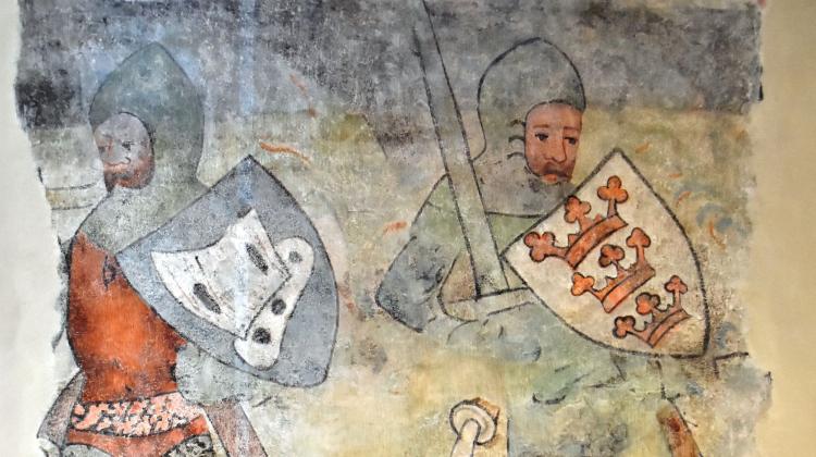 Malowidło z ul. Żeglarskiej w Toruniu. Pierwszy z prawej to król Artur,  fot. H. Bełczyk 