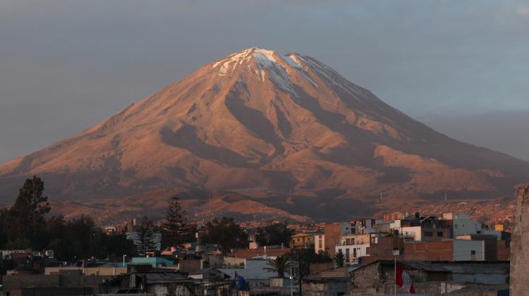Wulkan Misti w Peru - to stamtąd pochodzą badane przez polską bioarcheolog szczątki dzieci, fot. M. Sobczyk