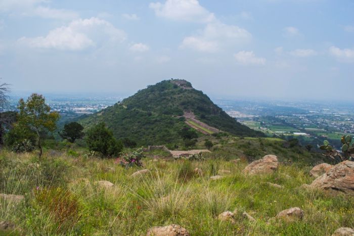 Widok na wzgórze Tetzcotzinco (zdjęcia zrobione ze wzgórza Metecatl). Fot. D. Prusaczyk    