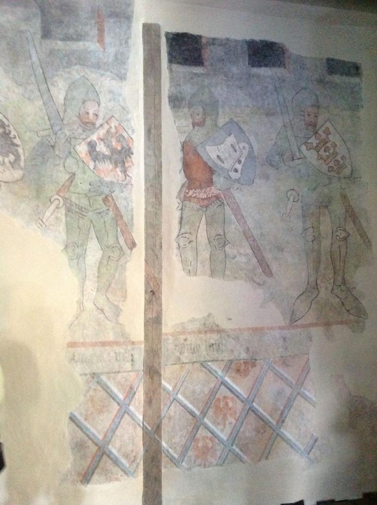 Malowidło z ul. Żeglarskiej w Toruniu. Pierwszy z prawej to król Artur, fot. E. Okoń