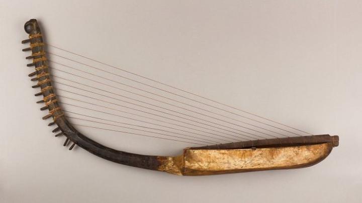 Harfa egipska mająca ponad 3 tys. lat. Obecnie w zbiorach Metropolitan Museum of Art, fot. domena publiczna