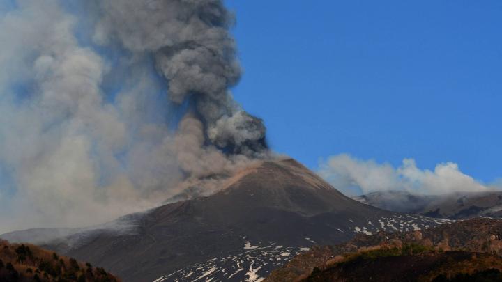 Italia / Muntele Etna a crescut cu 37 de metri