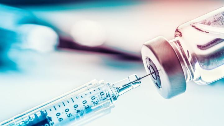 Studiu: Vaccinarea împotriva Covid-19 și a gripei simultan este sigură