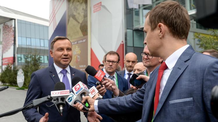 Prezydent RP Andrzej Duda podczas rozmowy z dziennikarzami. Fot. PAP/Marcin Obara 07.09.2017
