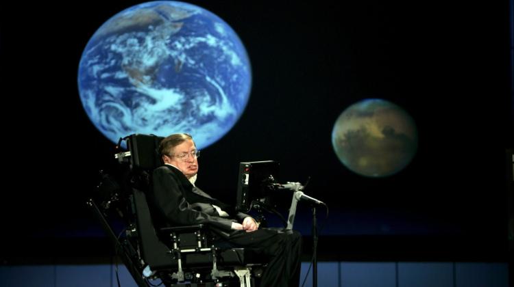 Na zdjęciu Stephen Hawking. EPA/STEFAN ZAKLIN 21.04.2008