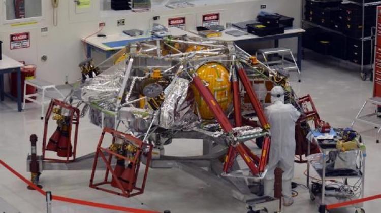 Moduł lądowania dla misji Mars 2020 – prace techniczne w NASA Jet Propulsion Laboratory w Pasadenie. Źródło: NASA/JPL-Caltech.