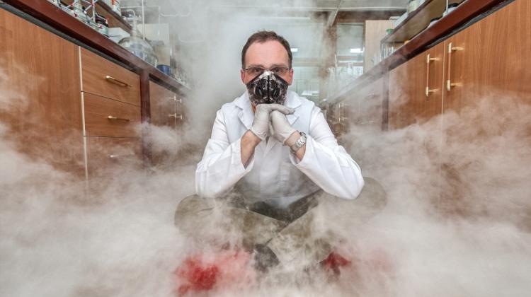 Technika analityczna opracowana przez warszawskich naukowców to sposób na poznanie najdrobniejszych szczegółów budowy chemicznej cząsteczek smogu. Źródło: IChF PAN, Grzegorz Krzyżewski