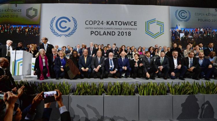 Uczestnicy szczytu podczas zamknięcia Szczytu Klimatycznego ONZ COP24 w Katowicach, w nocy z 15 na 16 bm. Fot. PAP/Marek Zimny 16.12.2018