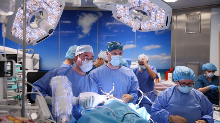 06.12.2023. Innowacyjna operacja guza mózgu z użyciem lasera w szpitalu MSWiA w Warszawie. PAP/Leszek Szymański